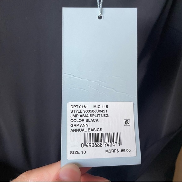 Antonio Melani
Asia Stretch Crepe V-Neck Sleeveless Split Leg Tie Waist - Picture 7 of 10